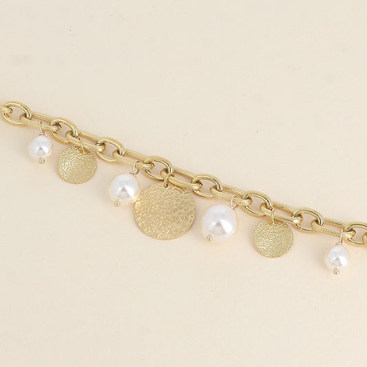 Bracelet - perles en résine blanches et pampilles rondes texturées (17,5+5 cm)