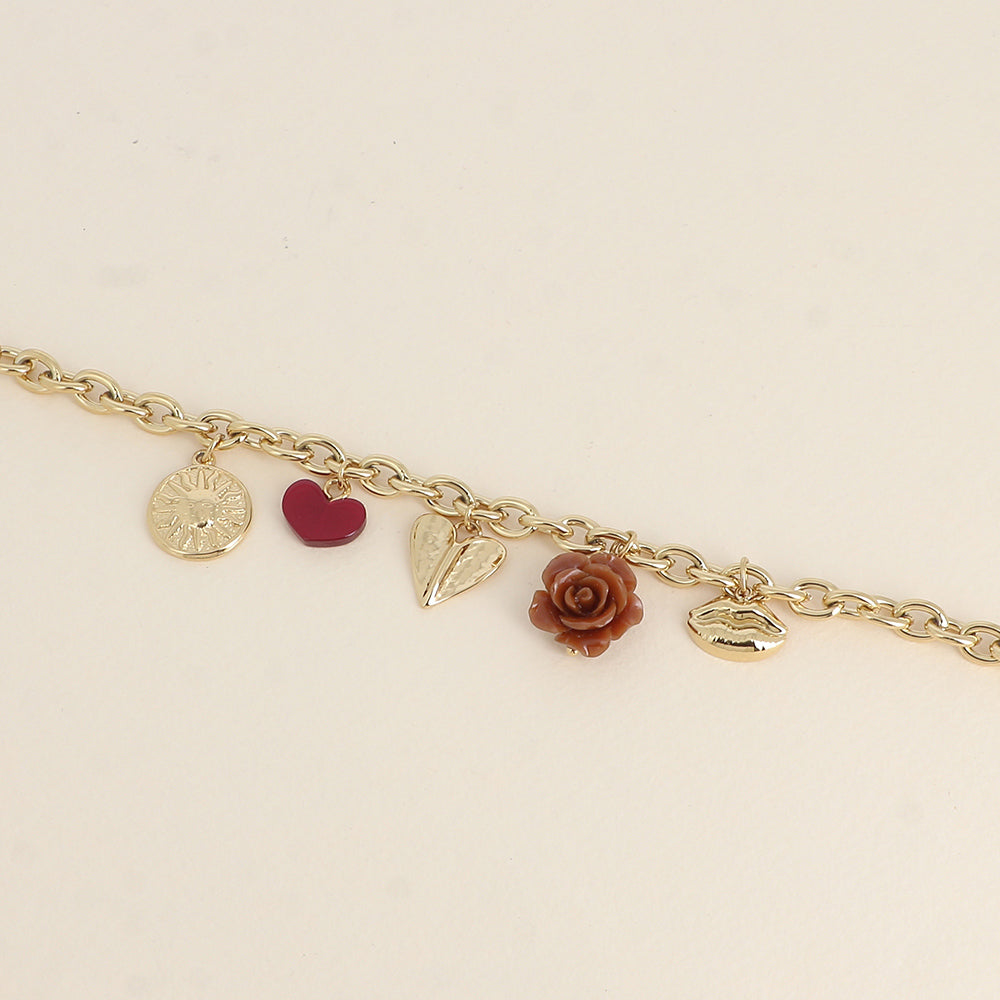 Bracelet - breloques diverses (soleil, cœur en résine, cœur incurvé, rose en résine, bouche) (17+3 cm)