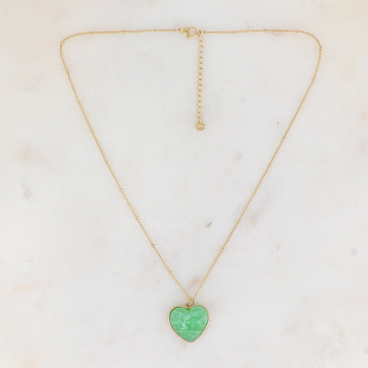 Collier doré avec pampille cœur en résine verte 45+5 cm