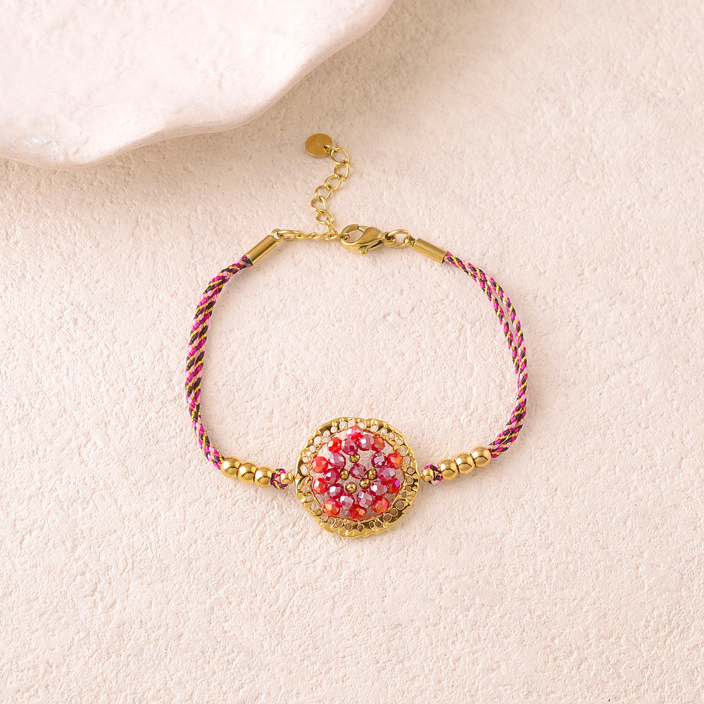 Bracelet double rangs sur cordon avec anneau rond texturé et perles en pâtes de verre