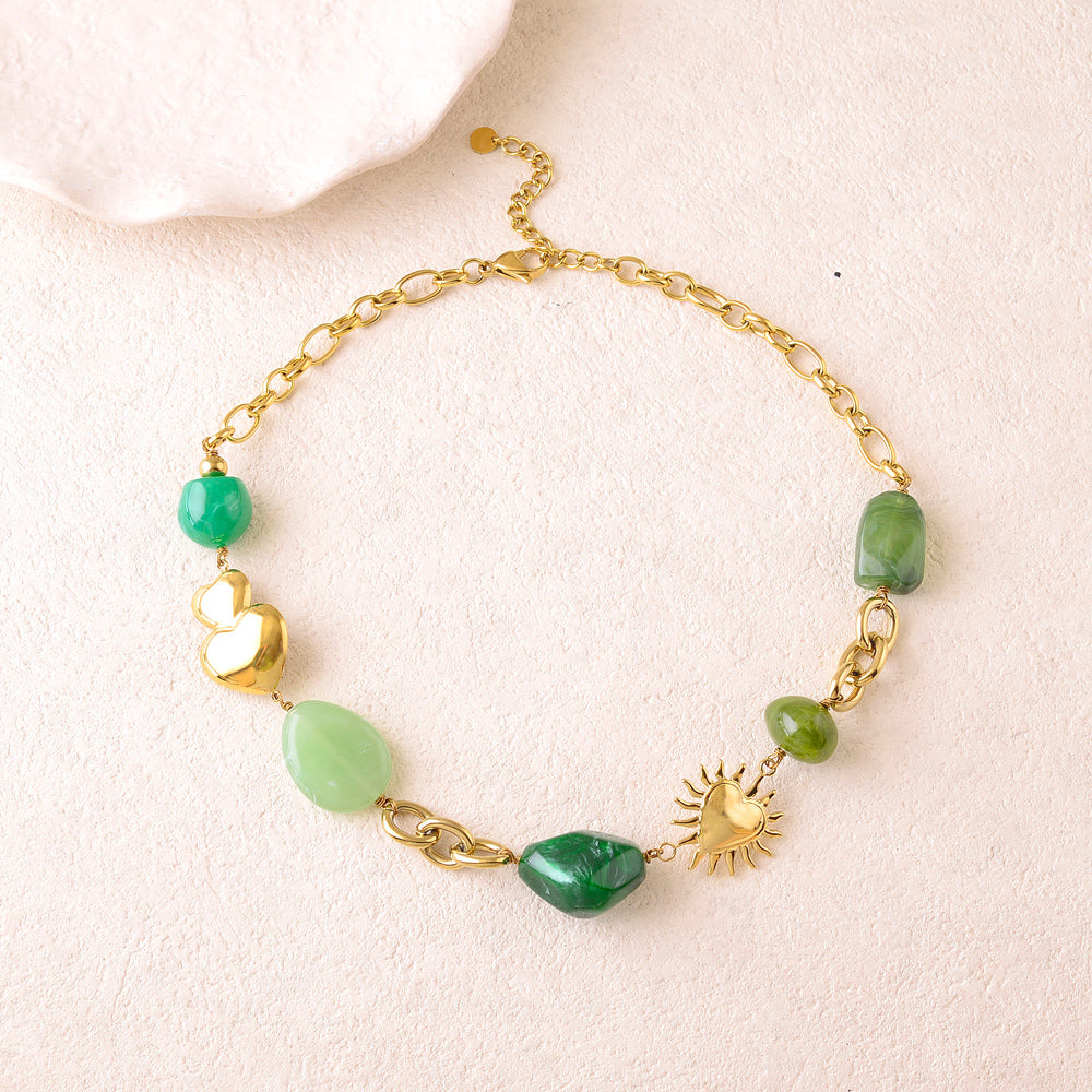 Collier en maille avec pampilles cœurs et perles en résine (40+5CM)