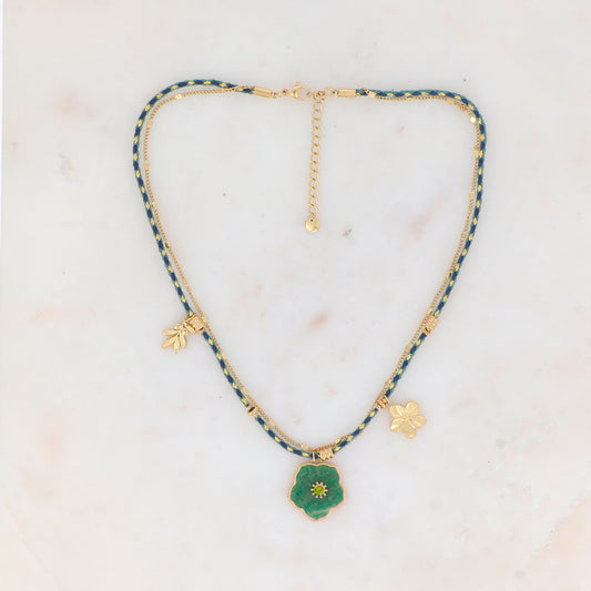 Collier 2 rangs chaine et cordons colorés avec pendentif fleur en pierre Agate verte orné d'un strass vert, pendentif floral et en acier et feuillage en acier 39+5 cm