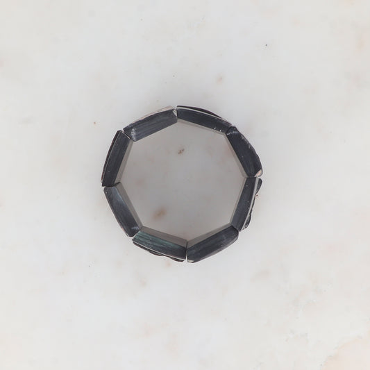 Manchette élastique en corne de buffle Diamètre relatif : 5,7 cm - Hauteur : 4,2 cm