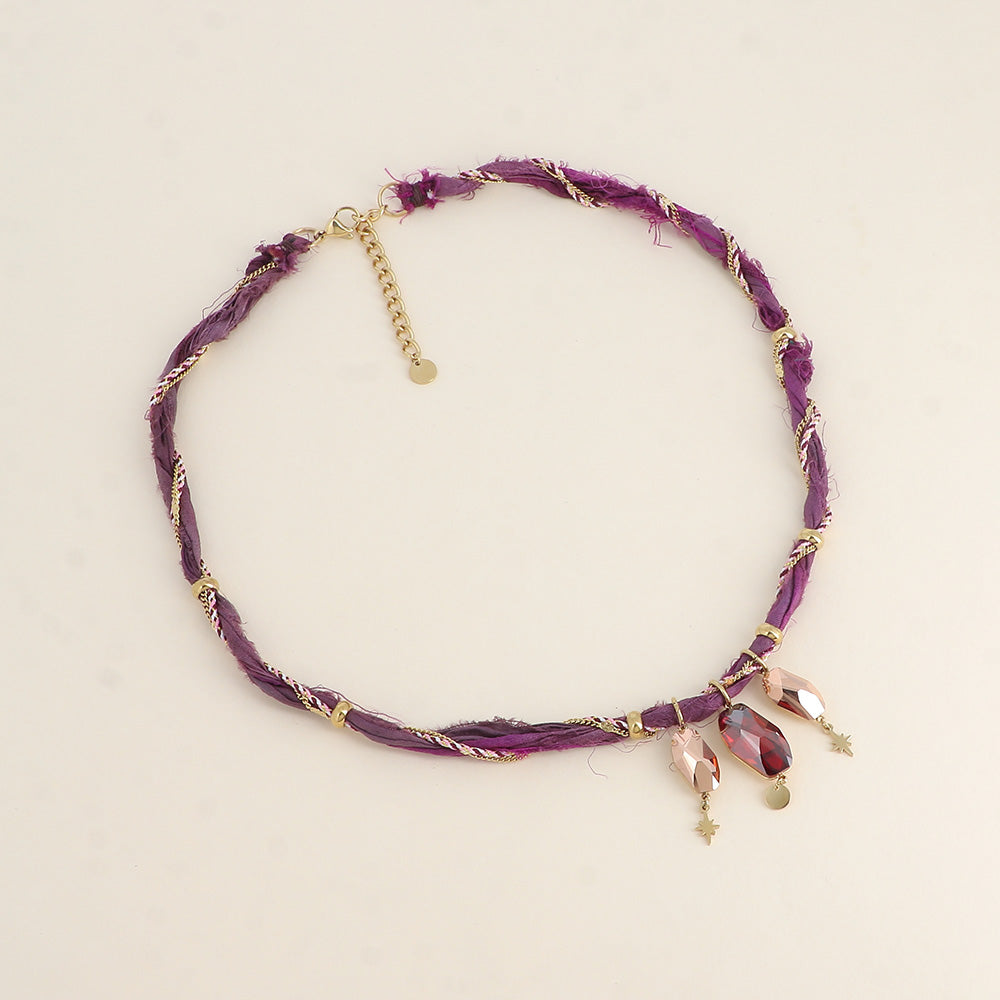 Collier sur tissu et chaîne - orné de 3 cristaux de Swarovski® - Red magma