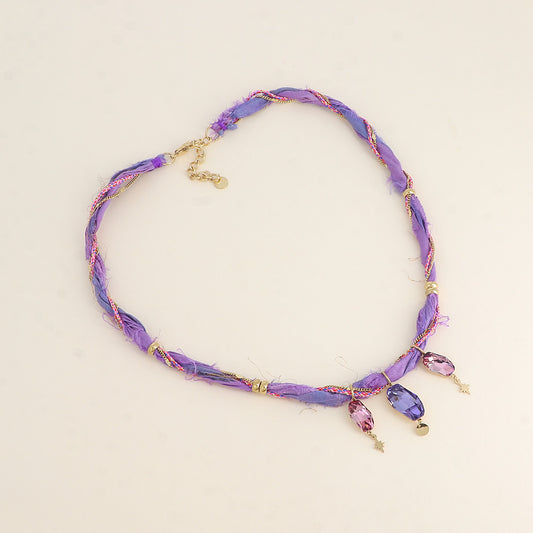 Collier sur tissu et chaîne - orné de 3 cristaux de Swarovski® - Tanzanite and amethyst