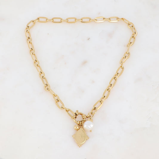 Collier en maille avec pendant au motif étoile gravée et perle d'eau douce 39 cm