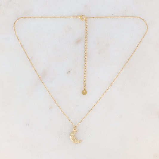 Collier doré avec pampille forme lune texturé 38+7 cm
