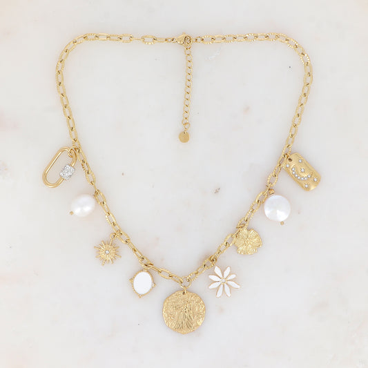 Collier en maille avec anneau strassé, soleil strassé, pampille émaillée, vierge, fleur émaillée, fleur en acier, pampille avec motif lune et étoile strassé et perles d'eau douce (36.5+5CM)