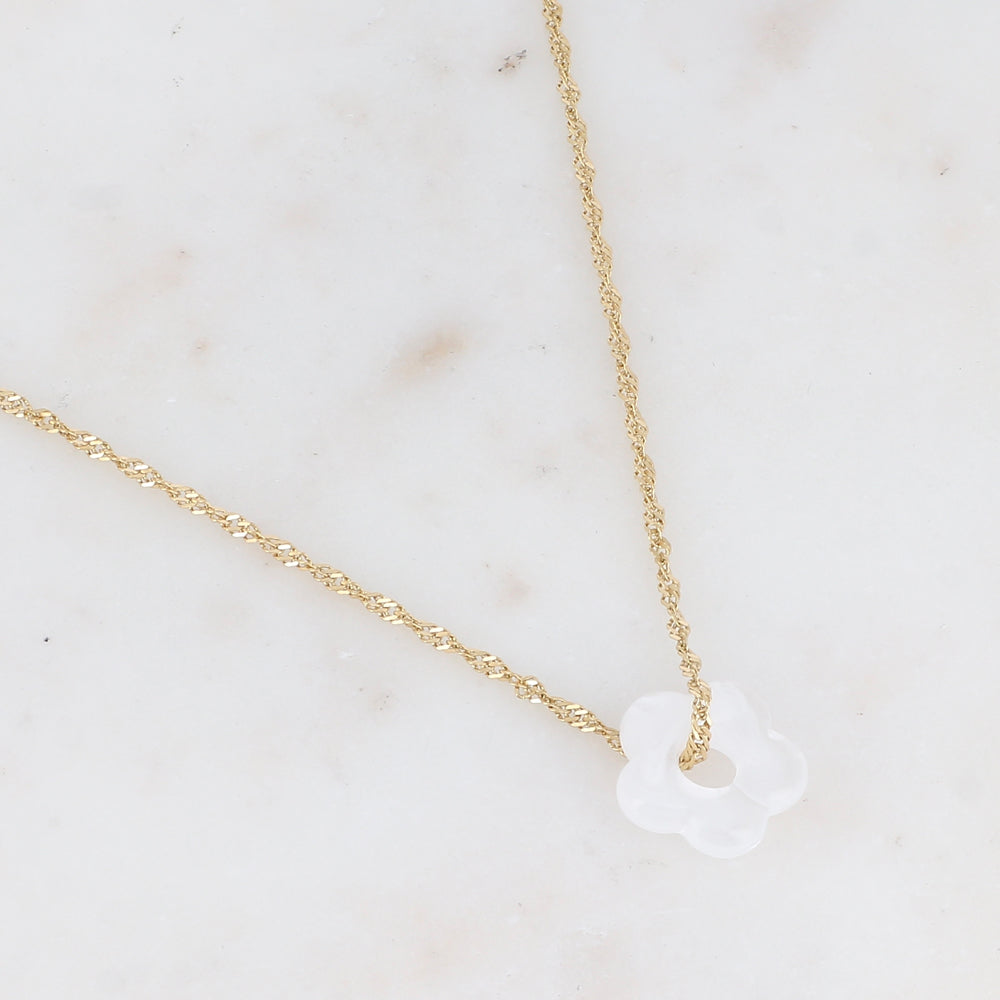 Collier doré avec perle de fleur en acétate de fleur en acétate blanc translucide 40+5 cm