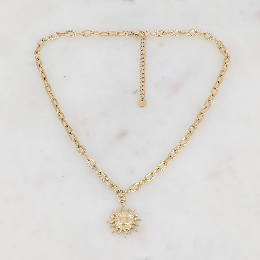 Collier en maille avec pendentif forme soleil (37+5CM)