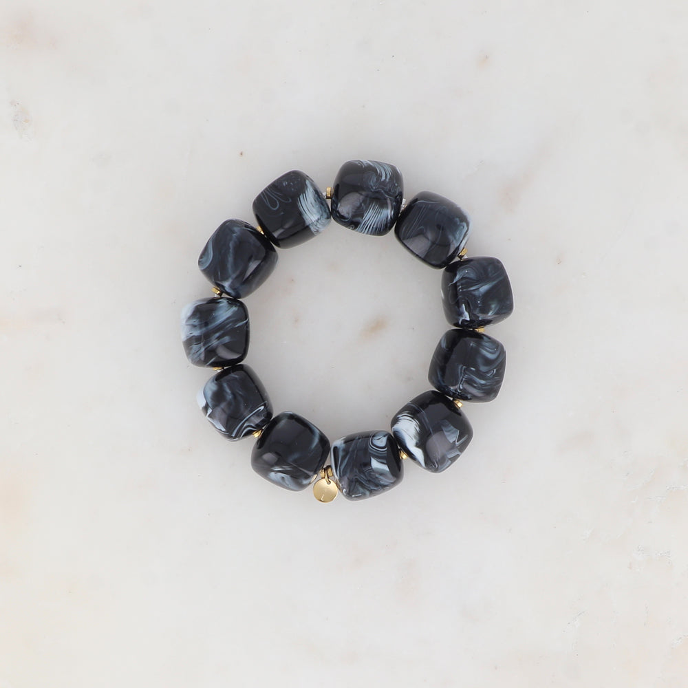 Bracelet élastique avec perles en résine colorée