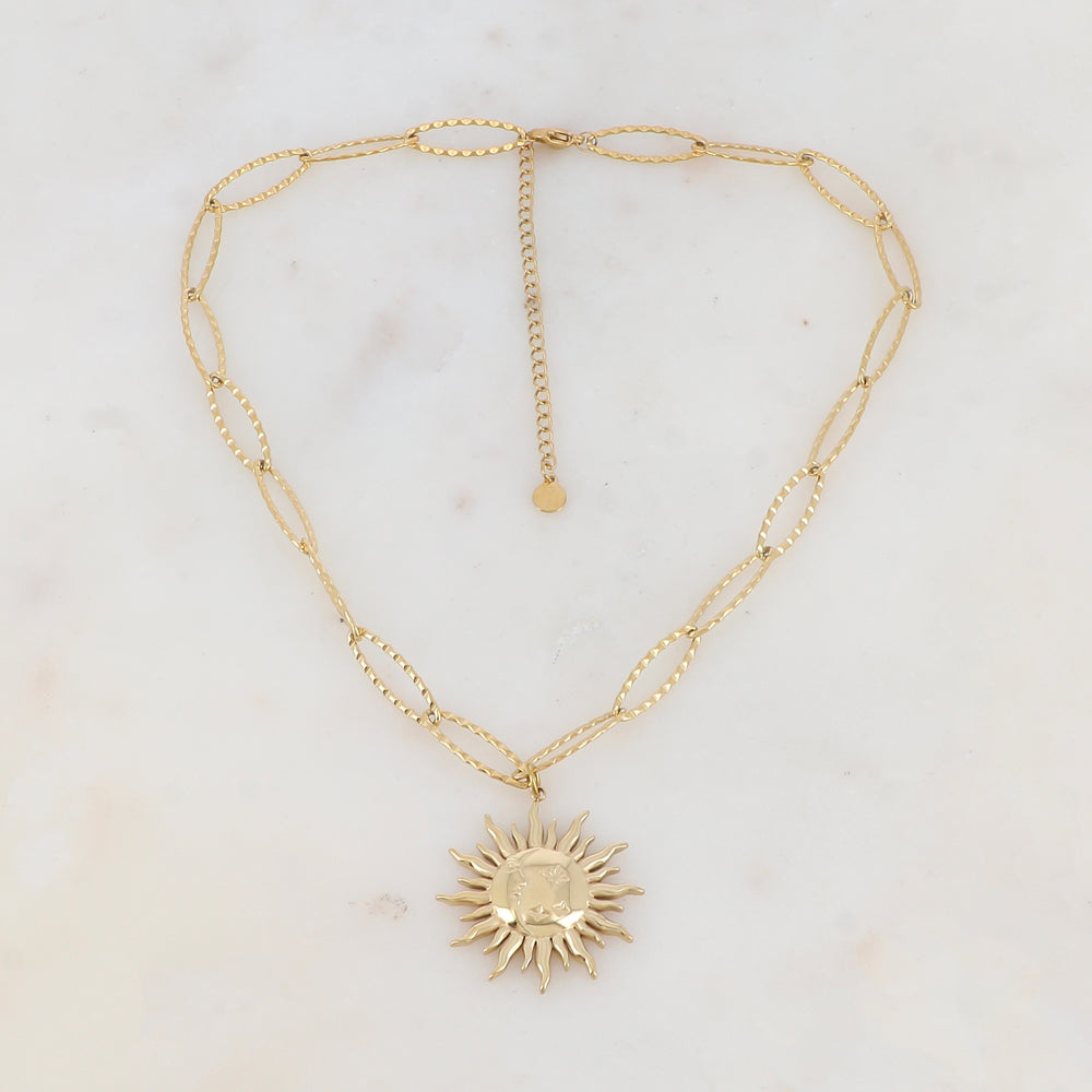 Collier en maille avec pampille soleil motif étoiles gravées (38+7CM)
