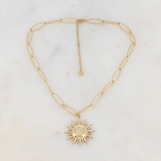 Collier en maille avec pampille soleil motif étoiles gravées (38+7CM)