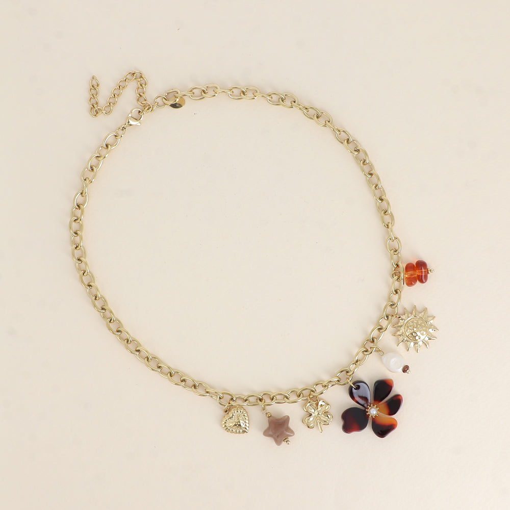 Collier - pendentifs (soleil, perle d'eau douce, trèfle, étoile et fleur en résine, cœur) 40+7 cm
