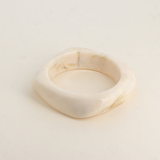 Manchette - carré incurvé en résine Diamètre : 6,6 cm - Epaisseur : 2,1 cm