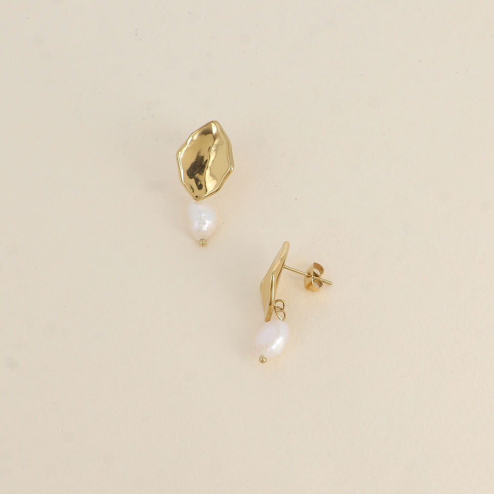 Boucles pendantes - amande et perle d'eau douce 13x30 mm