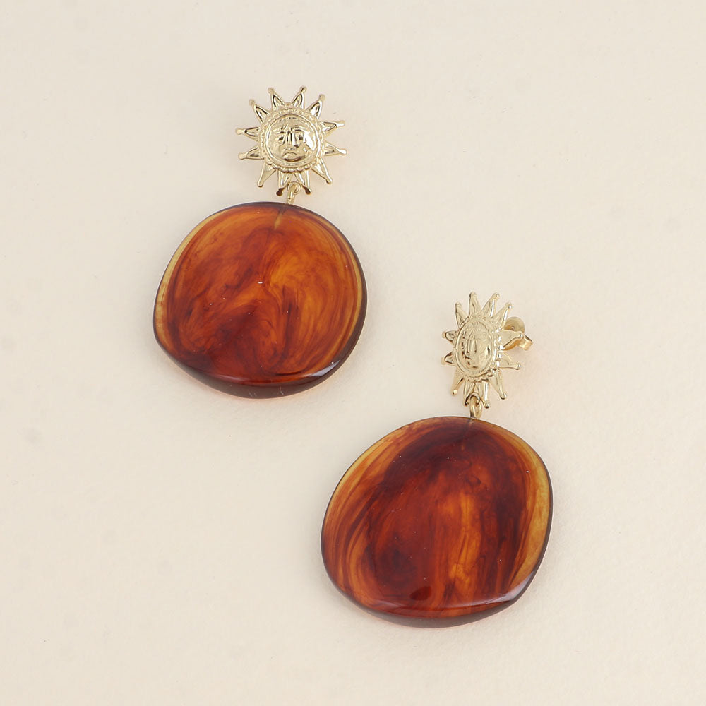 Boucles pendantes - soleil et résine colorée marron 37x58 mm