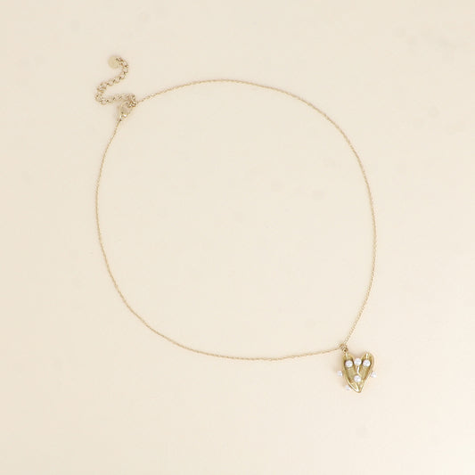 Collier - pendentif cœur et petites boules en résine blanche 45+5 cm