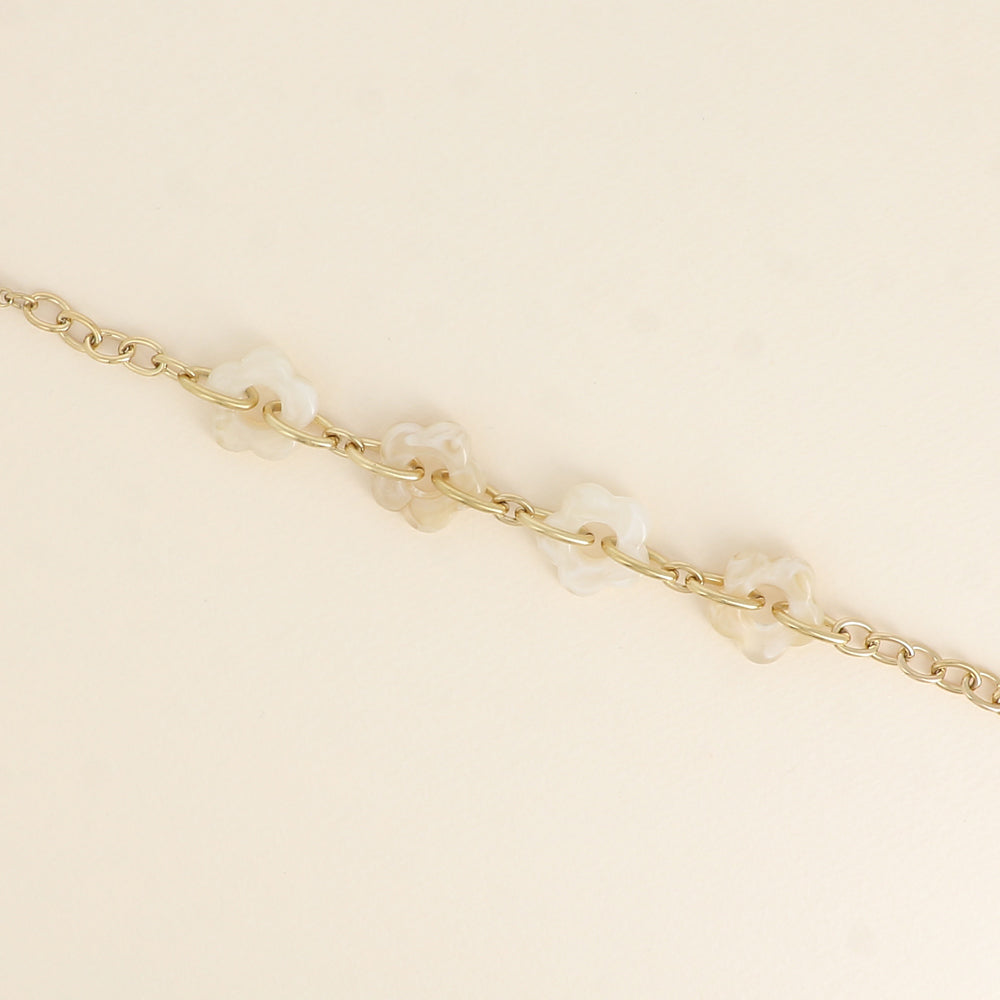 Bracelet - 4 fleurs en résine beige et maillons ovales (17+3 cm / dimension approximative d'une fleur: 20 x 20 mm)