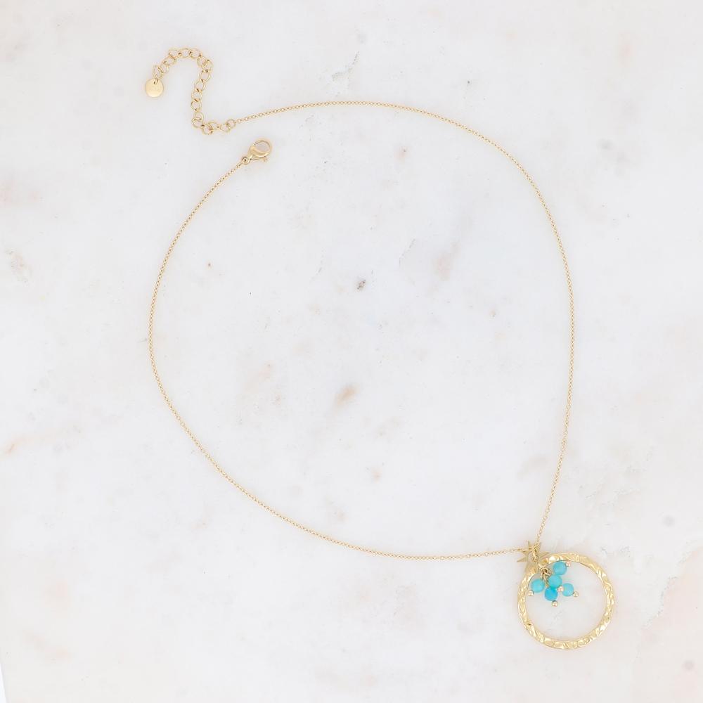 Collier doré composé d'un anneau martelé, d'une étoile et de pierres en amazonite 39,5+5 cm