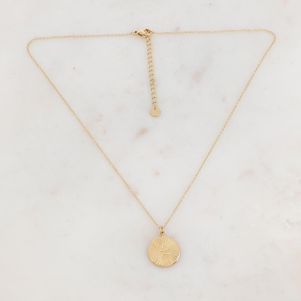 Collier doré avec un pendentif rond effet soleil et serpent 41+5 cm