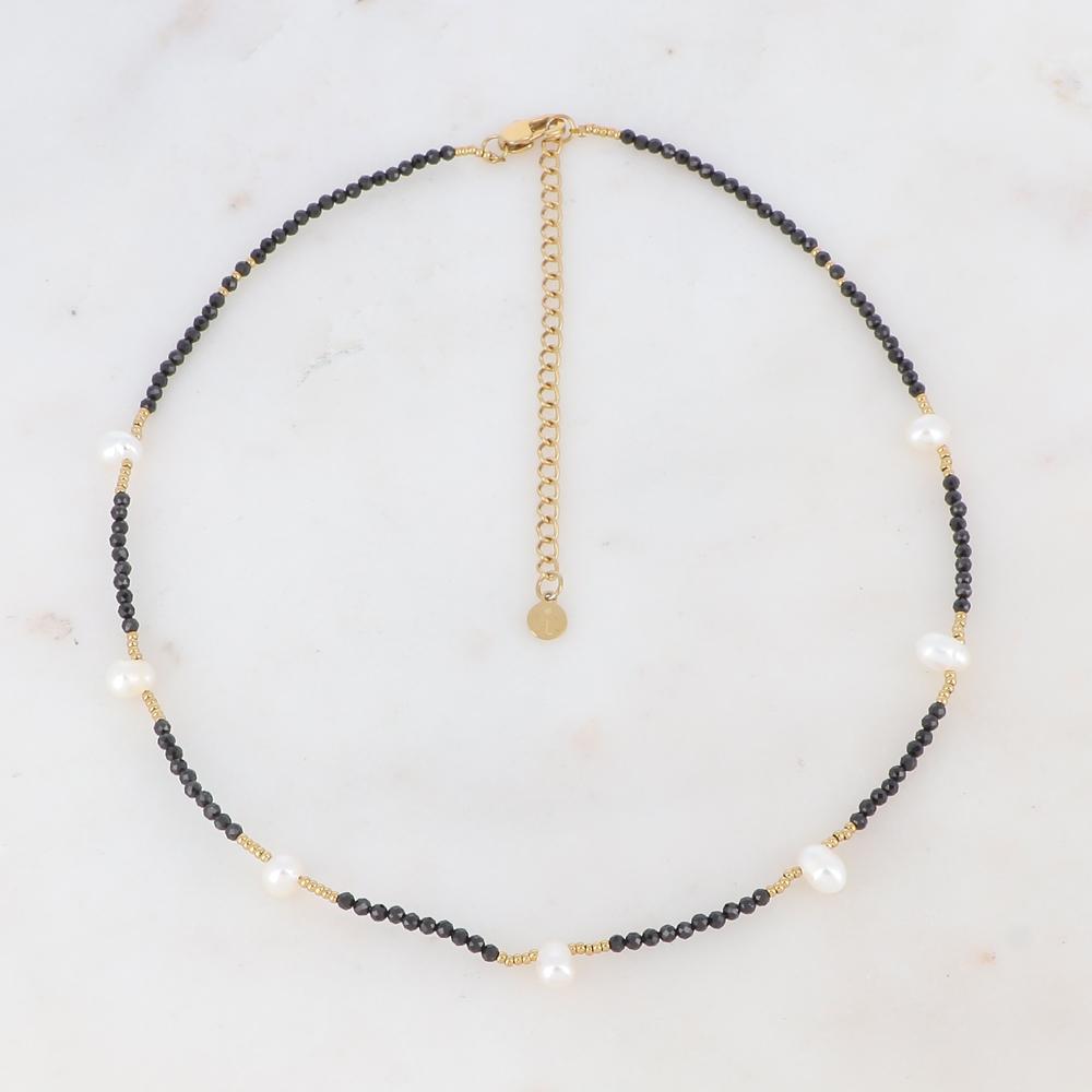 Collier doré orné de perles en pierre naturelle noire onyx et perles d'eau douce 37+7 cm