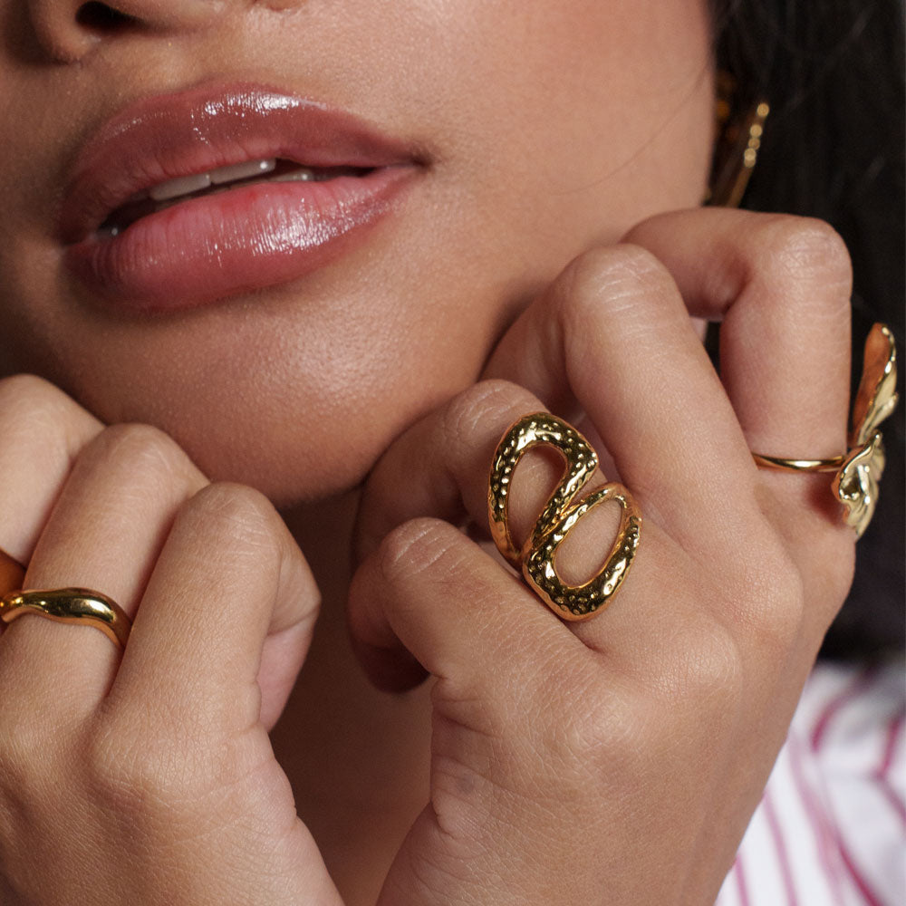Bague ouverte - formes ajourées, martelées et ajourées