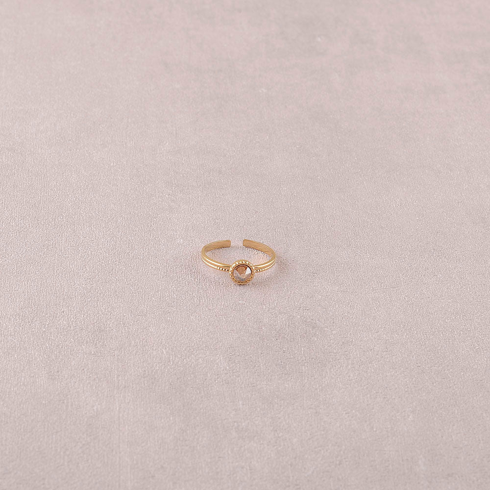 Bague fine ornée de cristaux de Swarovski® - Hauteur de la bague: 2 mm - Dimensions du cristal : 5x5 mm - Golden shadow