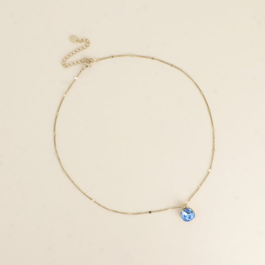 Collier orné de cristaux de Swarovski®. - Longueur de chaîne : 38+7 cm - Dimensions du cristal : 10 x 10 mm - - Ice blue