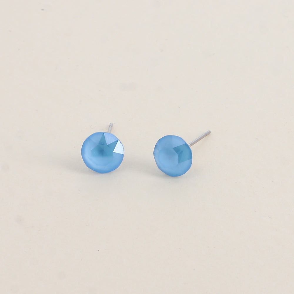 Boucles puces argentées – Ornées de cristaux de Swarovski® SS39 - Dimensions de la boucle : 8x8 mm - Summer blue
