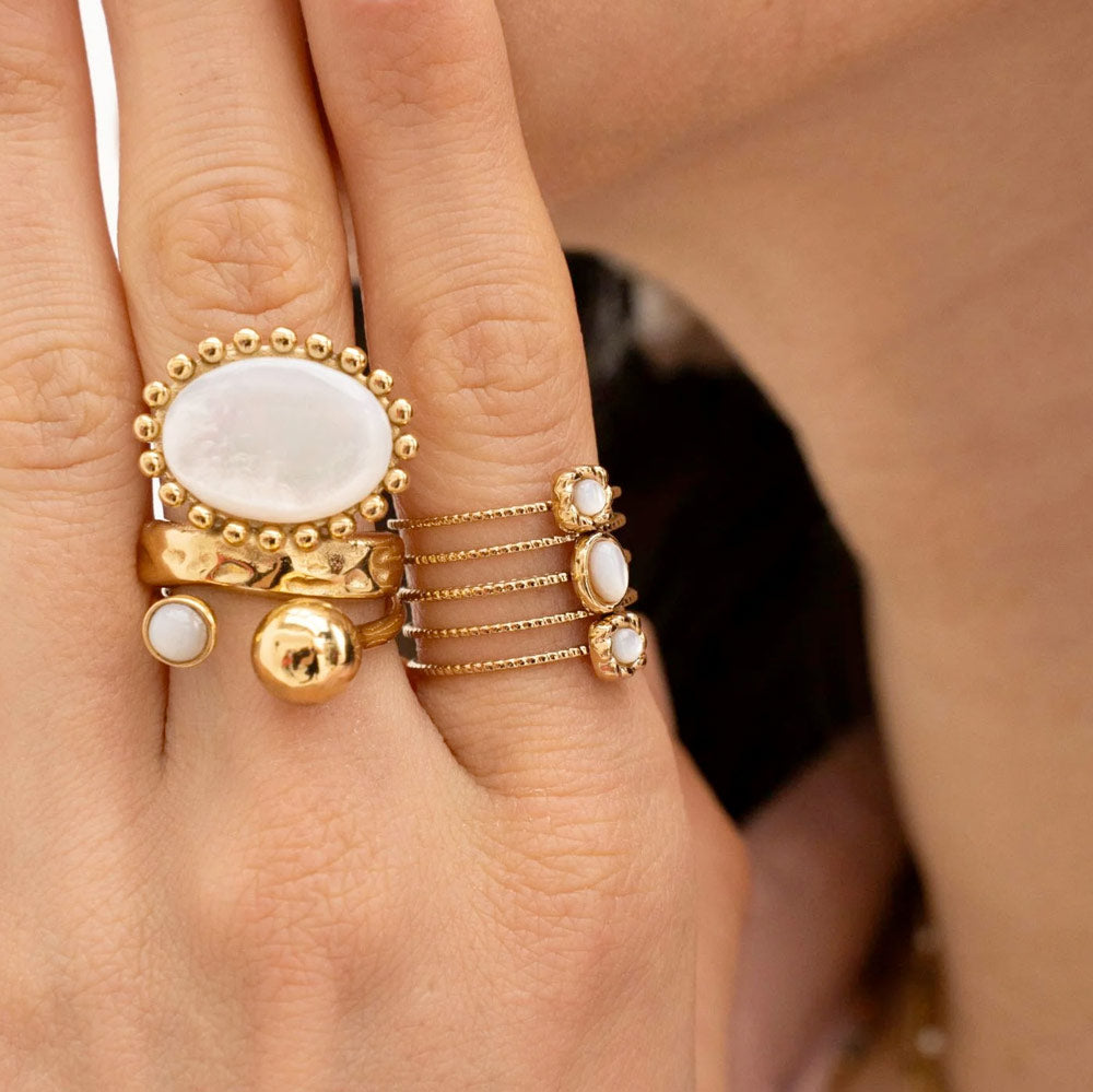 Bague large - 5 rangs martelés et pierres naturelles nacre blanche