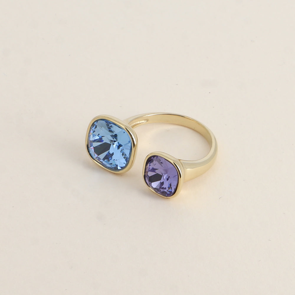 Bague ouverte- Ornée de cristaux de Swarovski® 10 mm et 8 mm - Hauteur de la bague: 2 mm - Ice blue