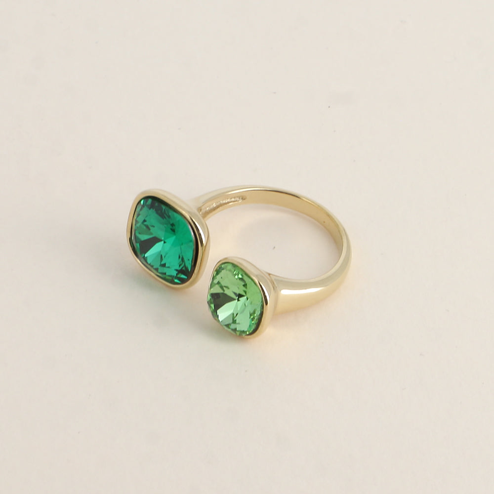 Bague ouverte- Ornée de cristaux de Swarovski® 10 mm et 8 mm - Hauteur de la bague: 2 mm - Majestic green