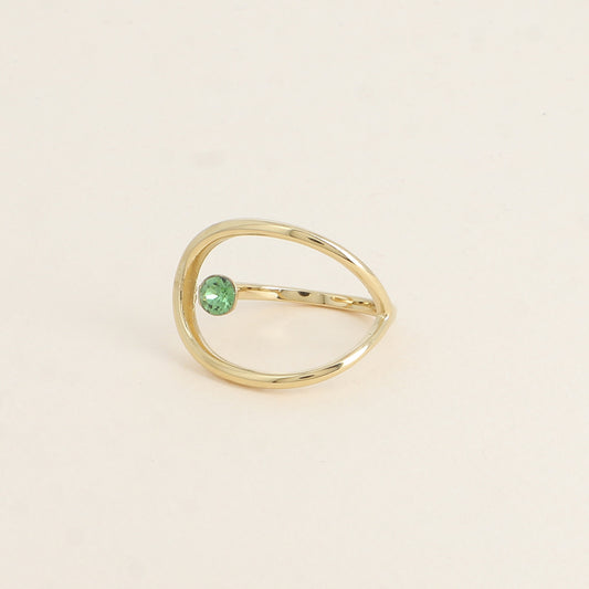 Bague forme ajourée ornée de cristal de Swarovski® - Hauteur de la bague: 20 mm - Epaisseur de l'anneau : 1,5 mm - Dimensions du cristal : 5x5 mm - Erinite