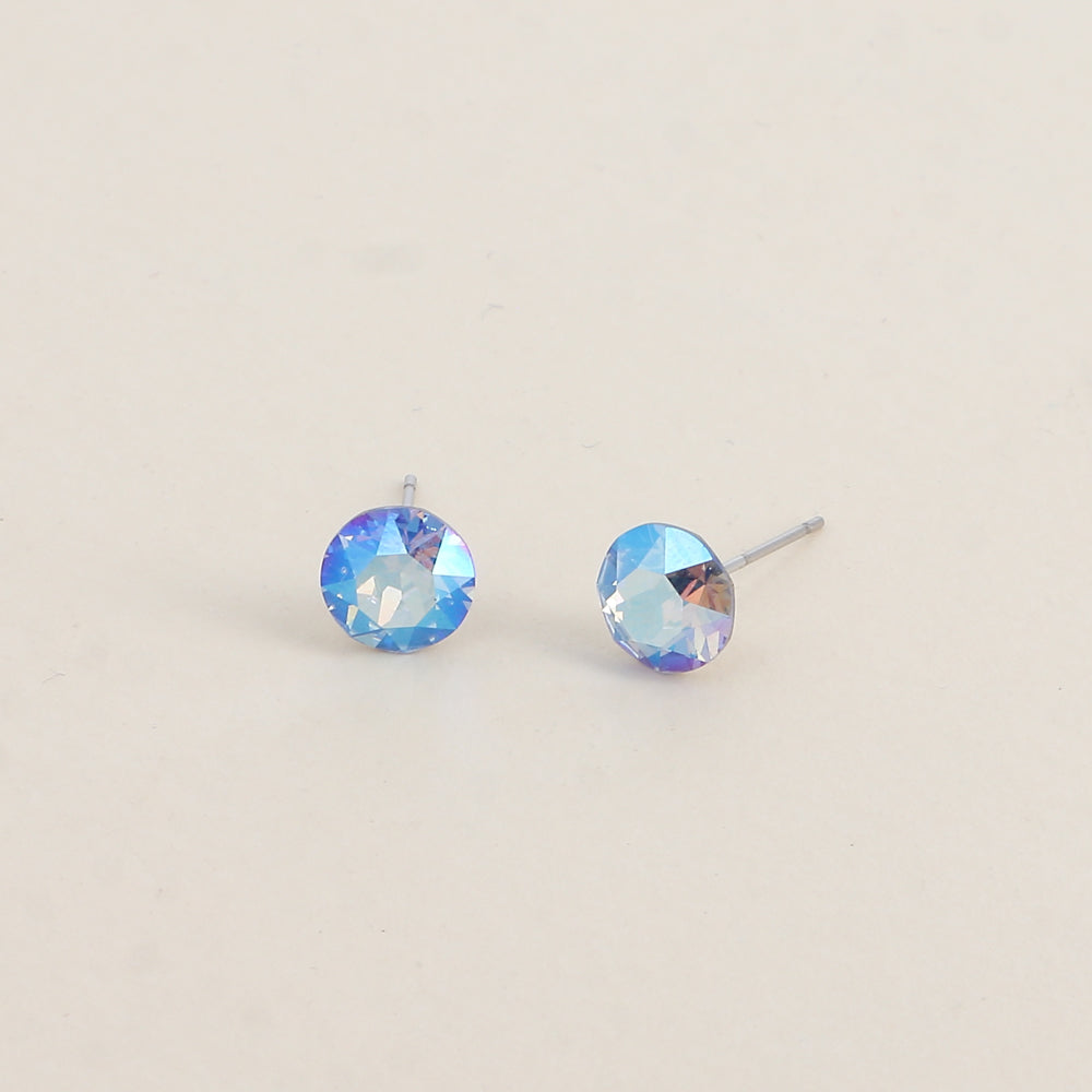 Boucles puces argentées – Ornées de cristaux de Swarovski® SS39 - Dimensions de la boucle : 8x8 mm - Light sapphire shimmer