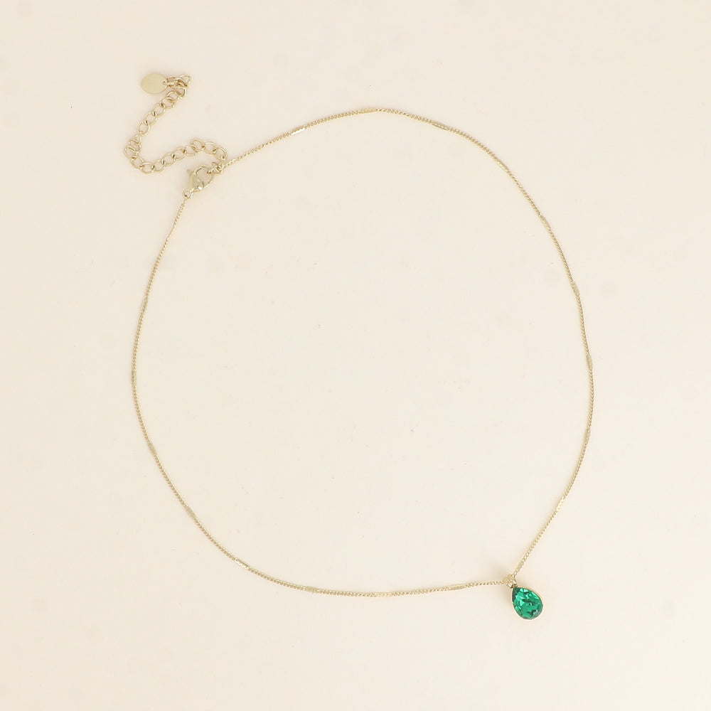 Collier orné de cristaux de Swarovski® en forme de goutte - Longueur de chaîne : 38+7 cm - Dimensions du cristal : 7x10 mm - Majestic green