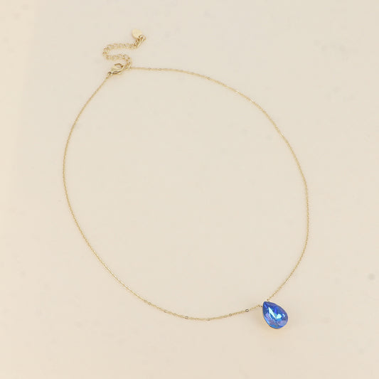 Collier - Pendentif cristal de Swarovski® en forme de goutte - Longueur du collier : 40+5 cm - Dimensions du cristal : 10x14 mm - Royal blue delite