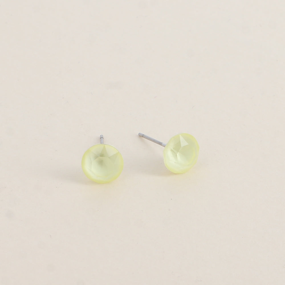 Boucles puces argentées – Ornées de cristaux de Swarovski® SS39 - Dimensions de la boucle : 8x8 mm - Powder yellow