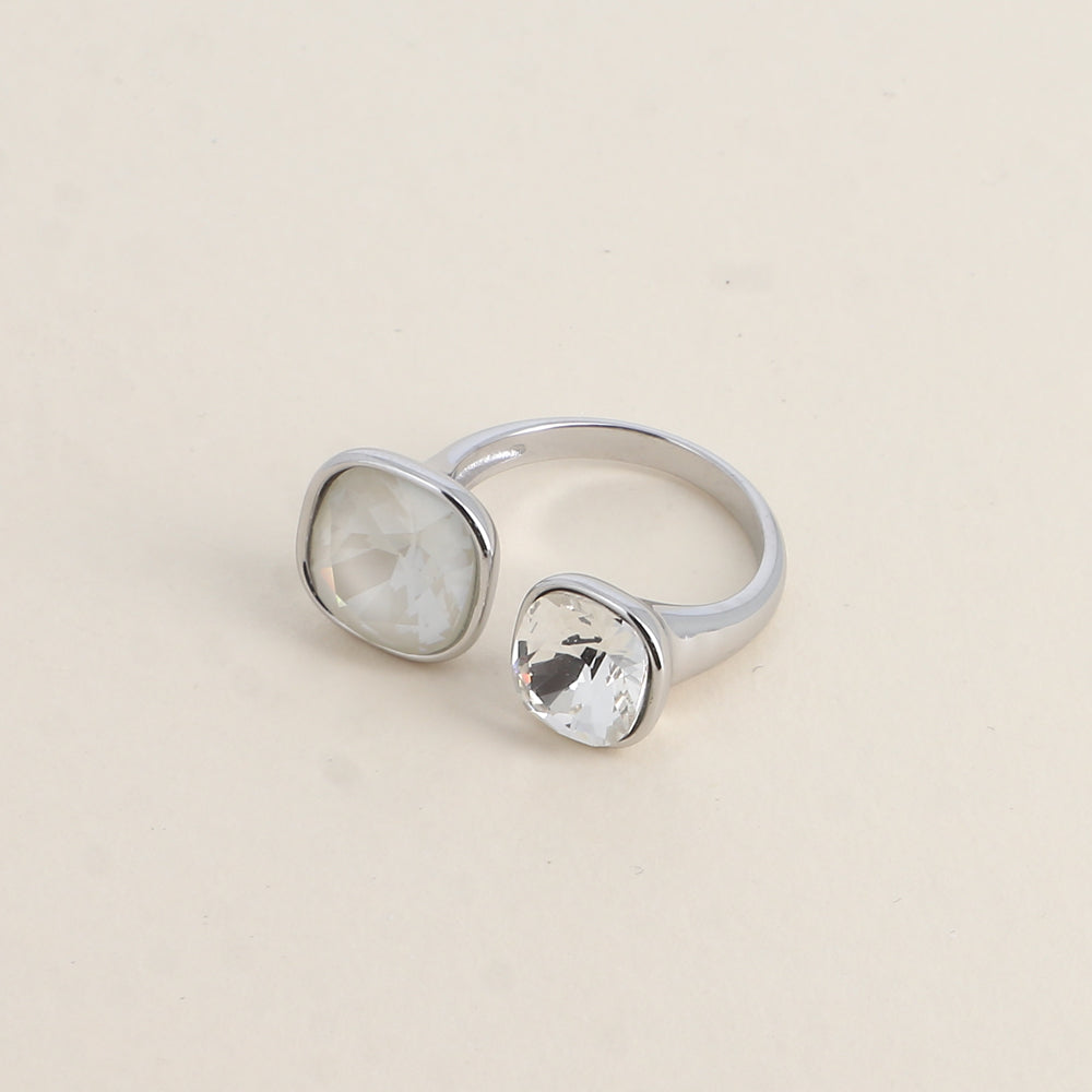 Bague ouverte- Ornée de cristaux de Swarovski® 10 mm et 8 mm - Hauteur de la bague: 2 mm - Linen ignite