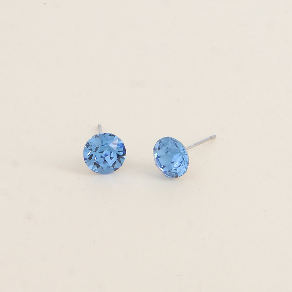 Boucles puces argentées – Ornées de cristaux de Swarovski® SS39 - Dimensions de la boucle : 8x8 mm - Ice blue