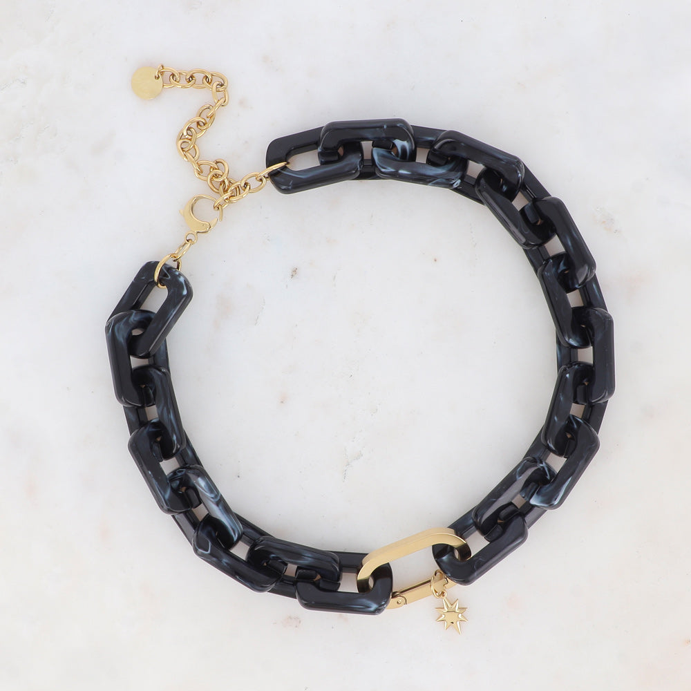 Collier avec étoile et résine rectangulaire noire 42+10 cm
