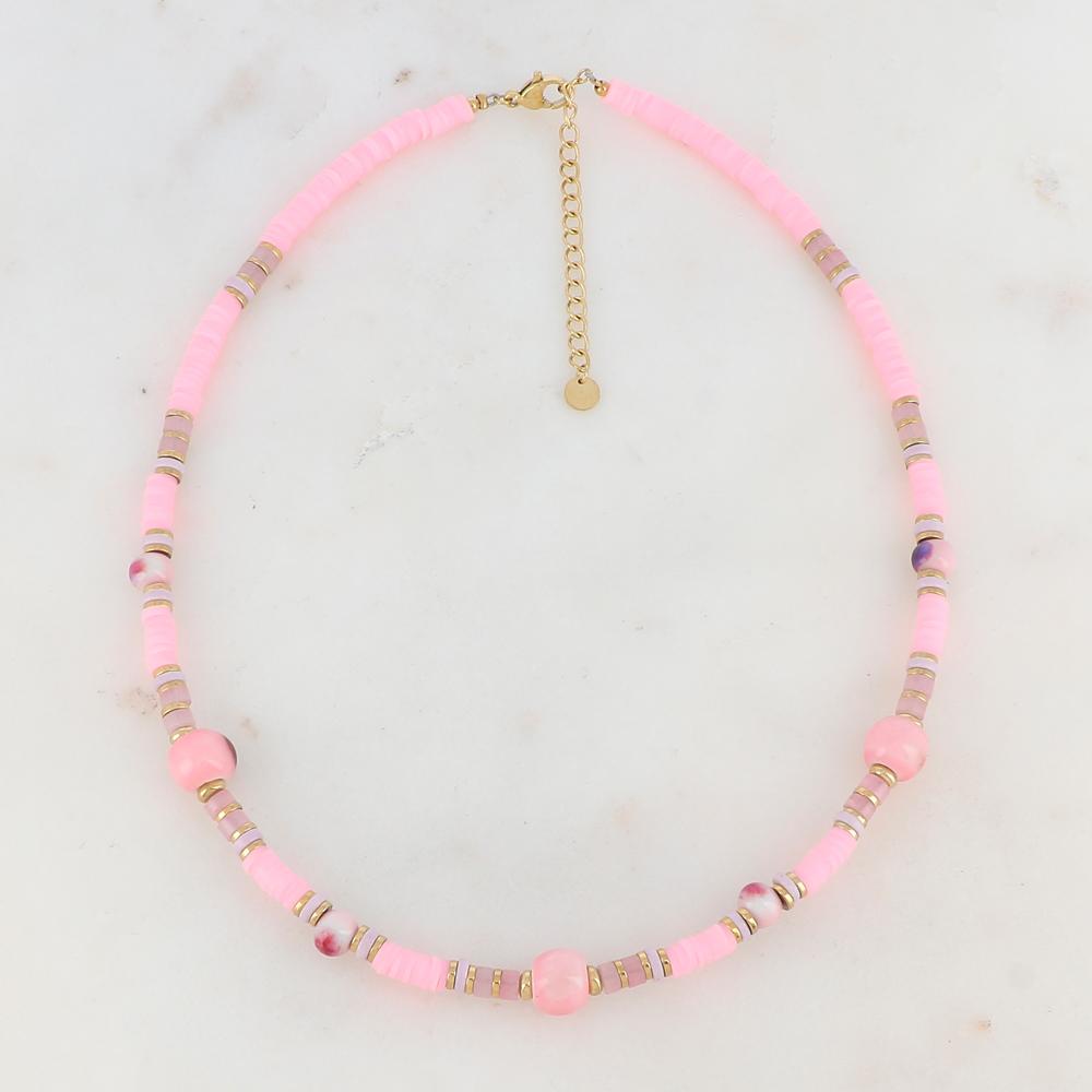 Collier doré avec des perles en céramique émaillée, des perles heishi et des pierres naturelles roses 39+5 cm