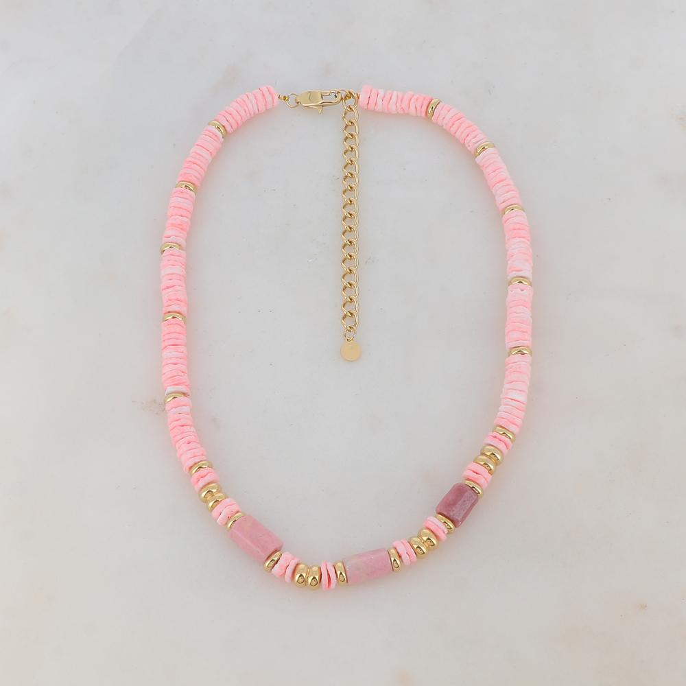 Collier doré avec des perles en pierre et des coquillages roses 36+7 cm