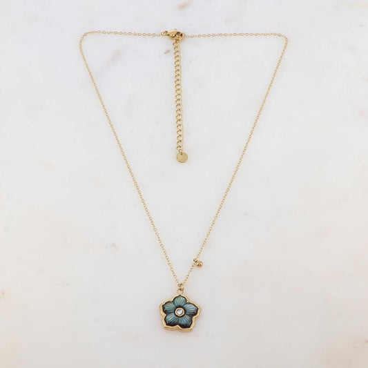 Collier avec une fleur ornée d'une nacre grise et un strass blanc 39+7 cm.