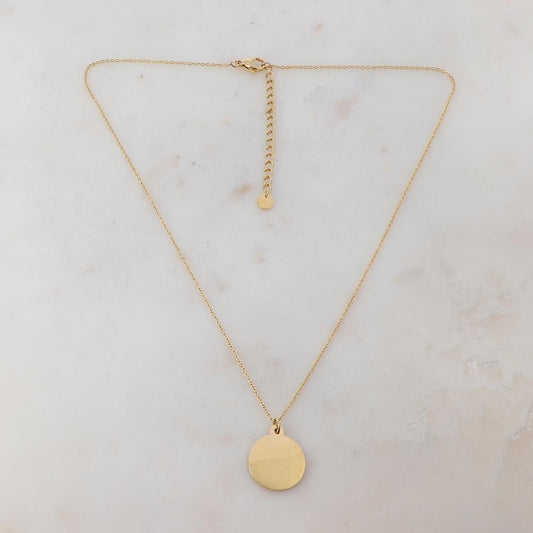 Collier doré composé d'un pendentif rond lisse avec un motif soleil 40+5 cm