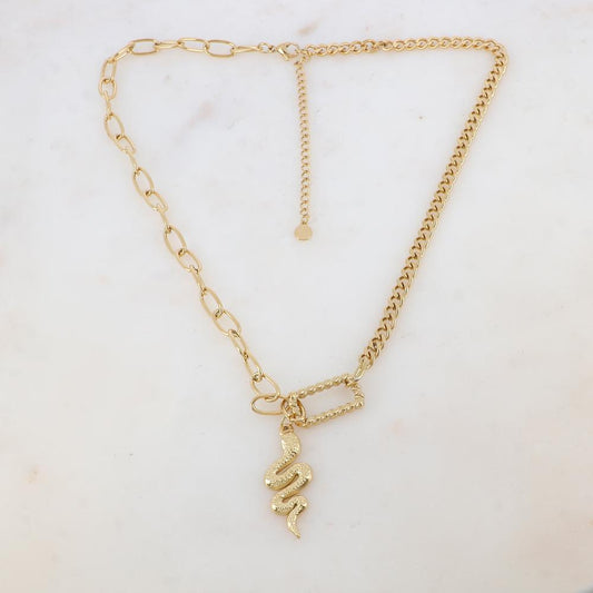 Collier en jeu de maille avec anneau rectangulaire et pendentif serpent (44+5CM)