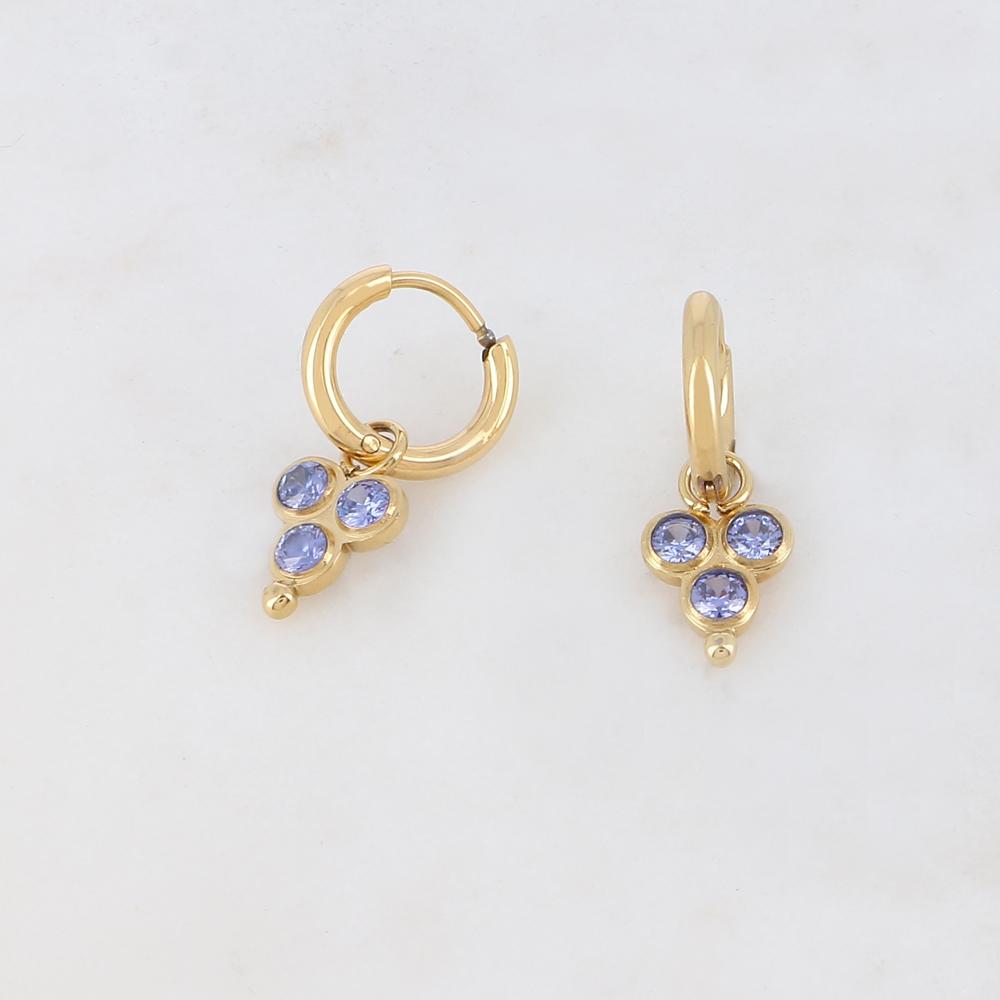 Créoles pendantes avec 4 strass 1,35 x 2,1 cm.