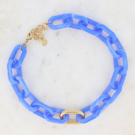 Collier avec mousqueton et résine ovale bleue 46+5 cm