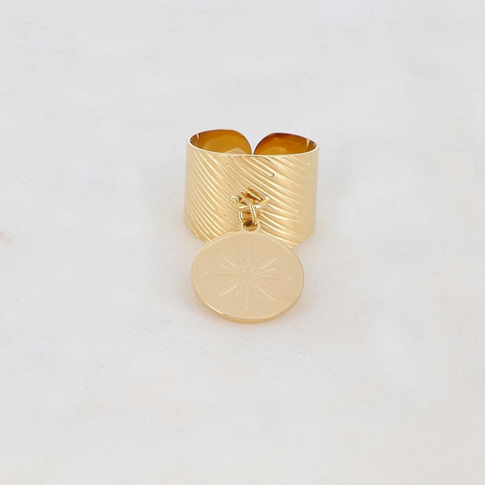 Bague rayée avec pampille ronde et motif étoile