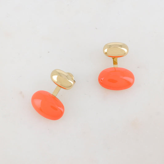 B.O à puce en forme géométrique avec émail, tige 1,7 x 2,5 cm.